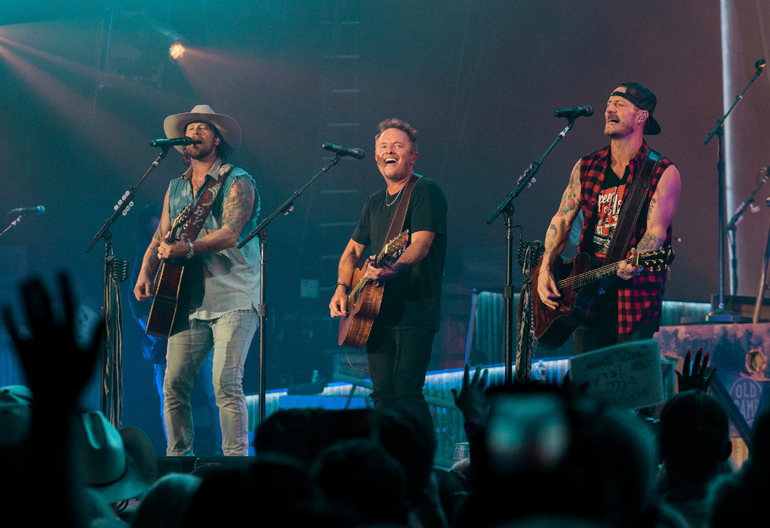 "BILLBOARD: Watch Florida Georgia Line Bring Up 'One of Our Heroes' Chris Tomlin"